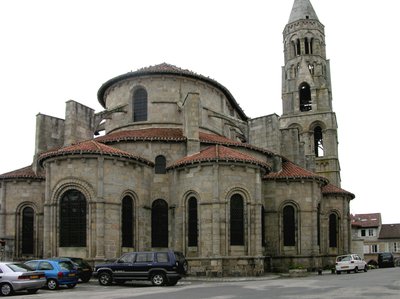 Vista de la aguja de la iglesia de French School